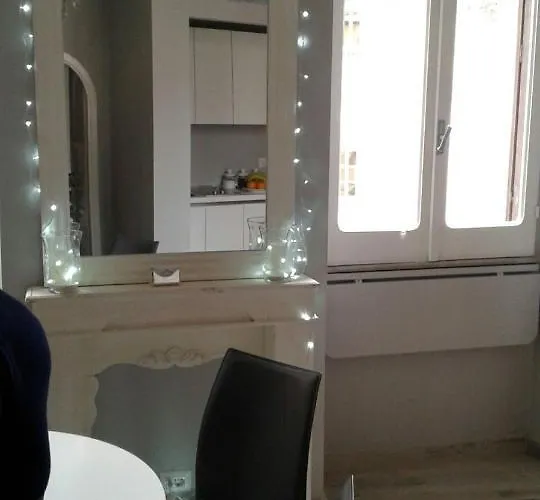 Trevi Luxury Maison Apartment *
